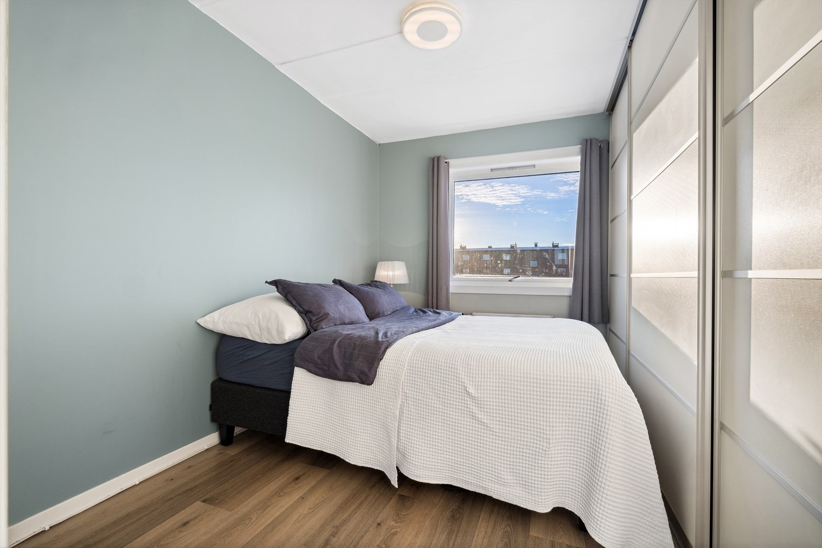 Leiligheten inneholder to soverom. Galleribilde