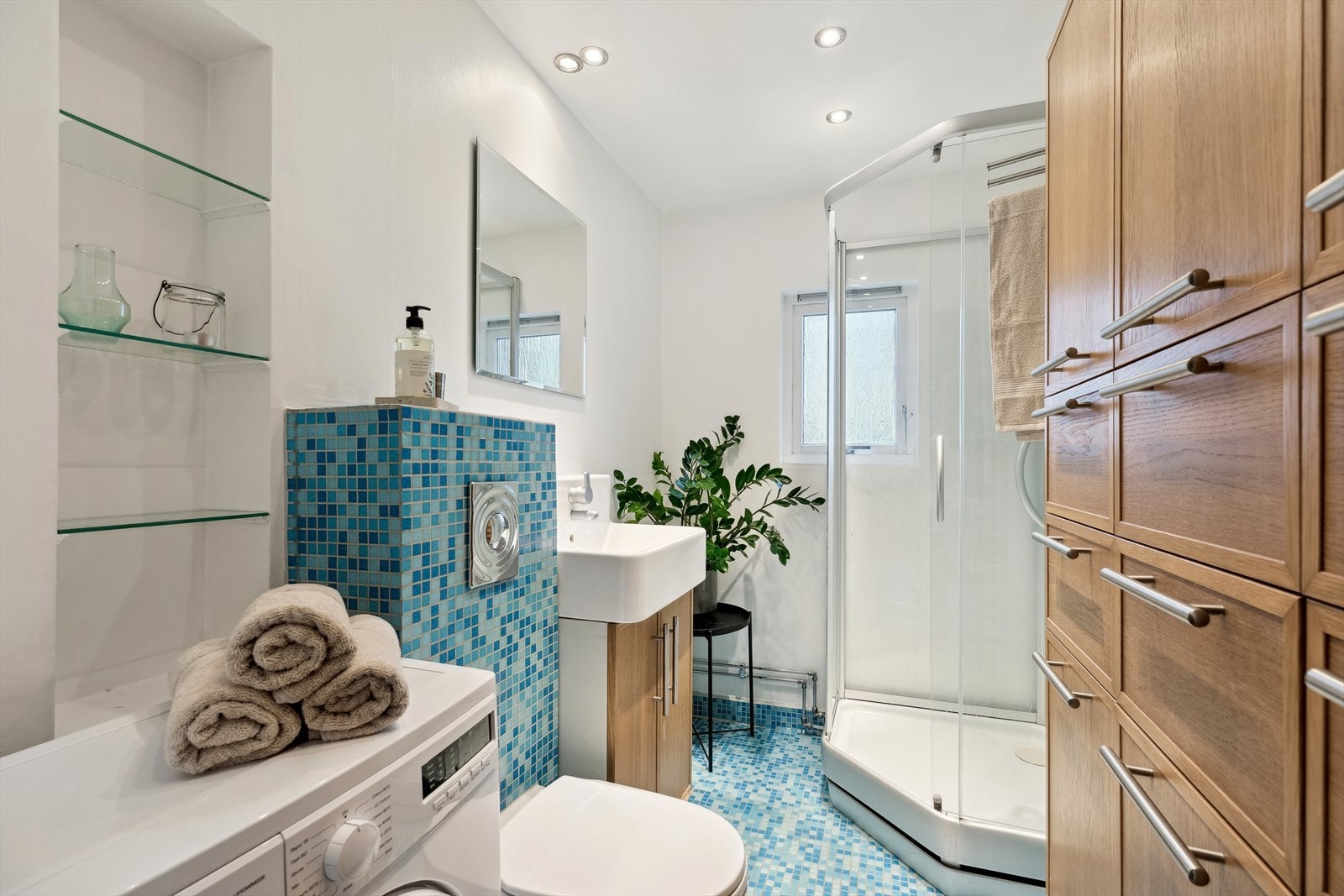 Flislagt baderom med varmekabler i gulvet. Galleribilde