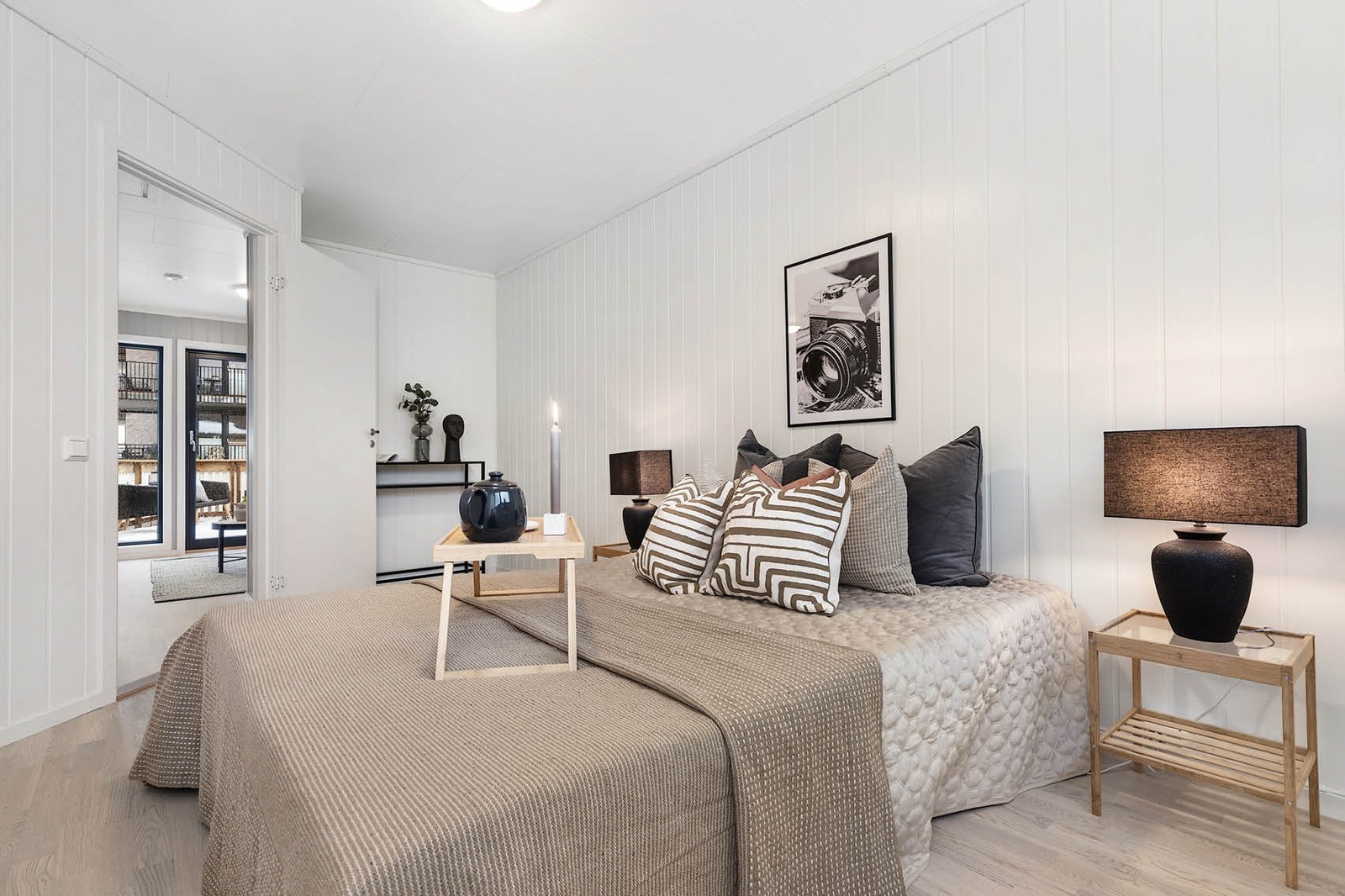 Hovedsoverom i 2. etasje med god plass til garderobe Galleribilde