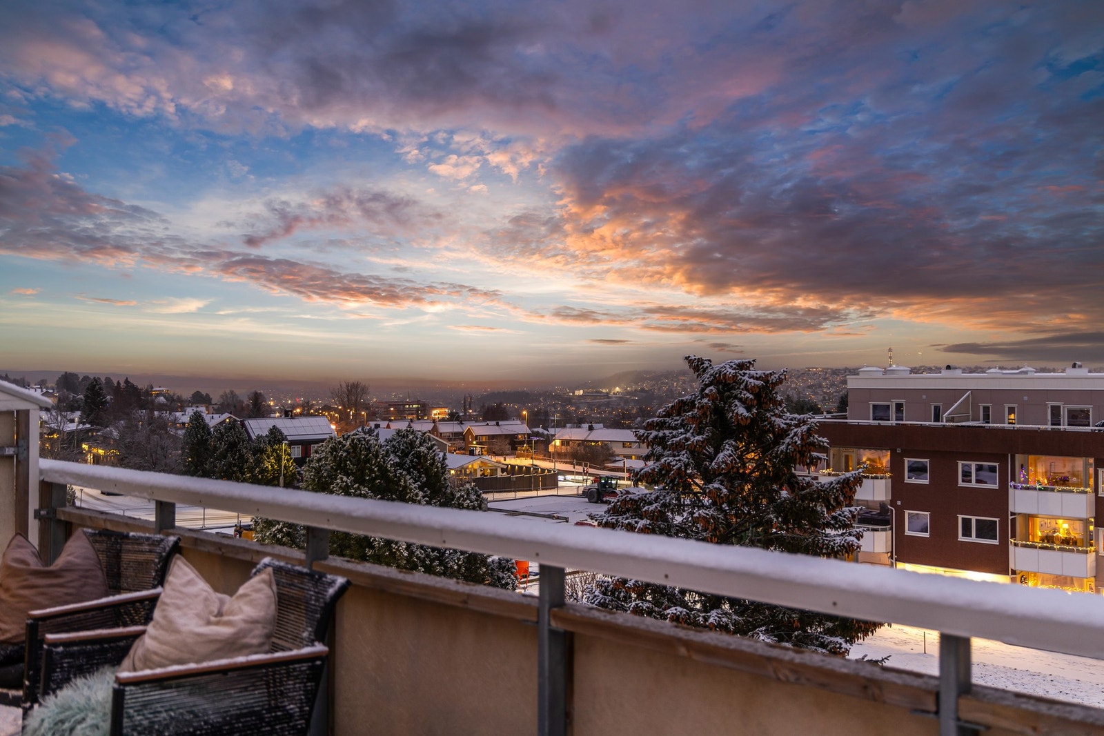 Her har du fremragende utsikt mot sjøen og byen. Galleribilde
