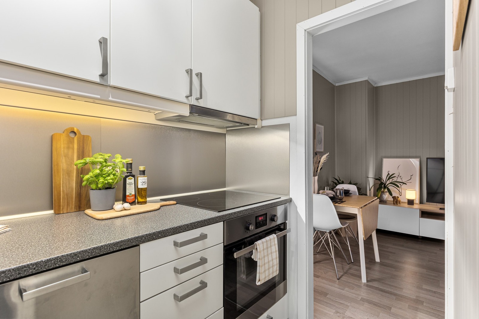 Hvitevarene er i utgangspunktet løsøre, med kan medfølge i handelen om ønskelig. Galleribilde