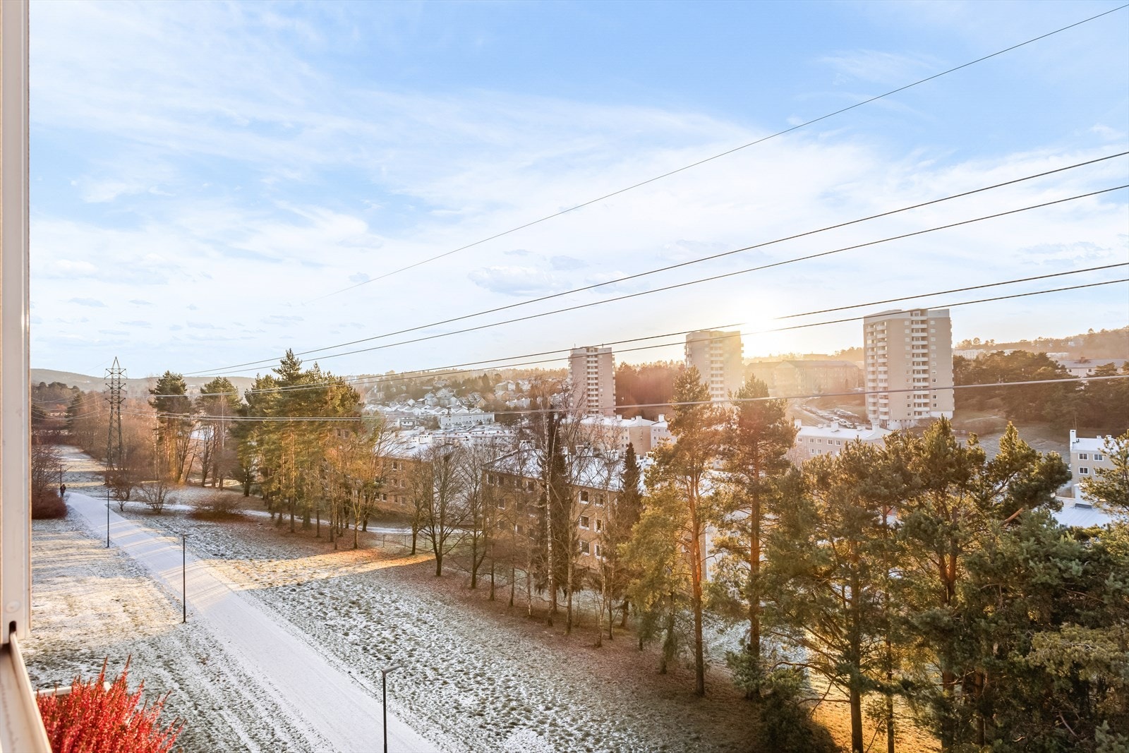 Leiligheten byr på flott utsyn mot grøntarealer. Galleribilde
