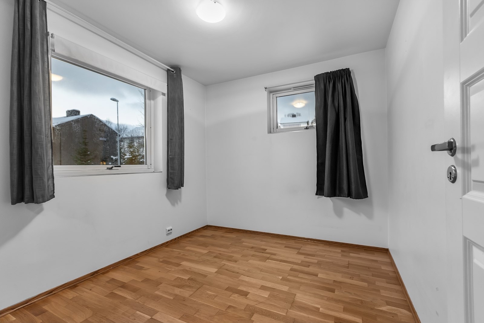 Soverom mot gaten. Galleribilde