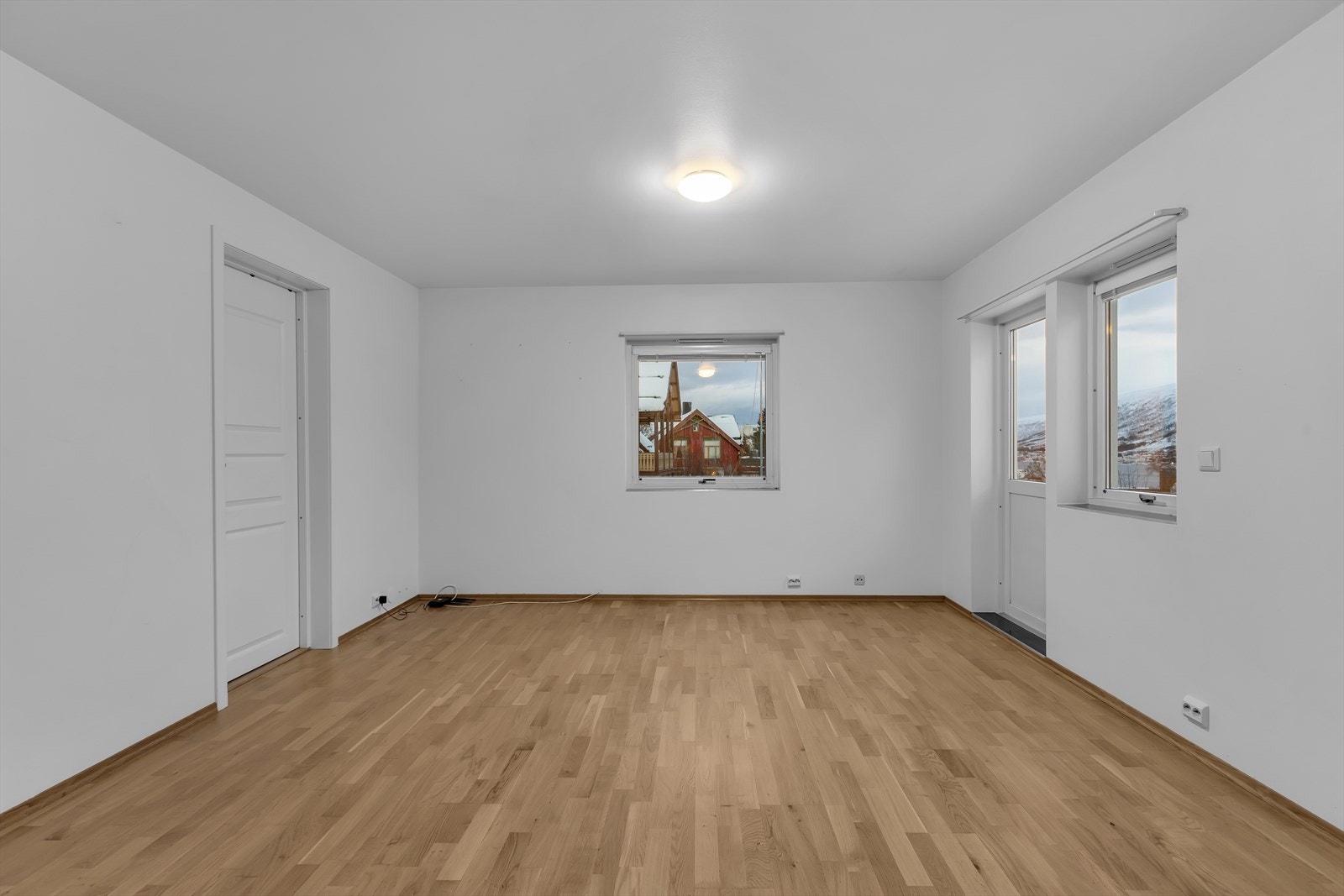 Dør til badet fra stuen. Galleribilde