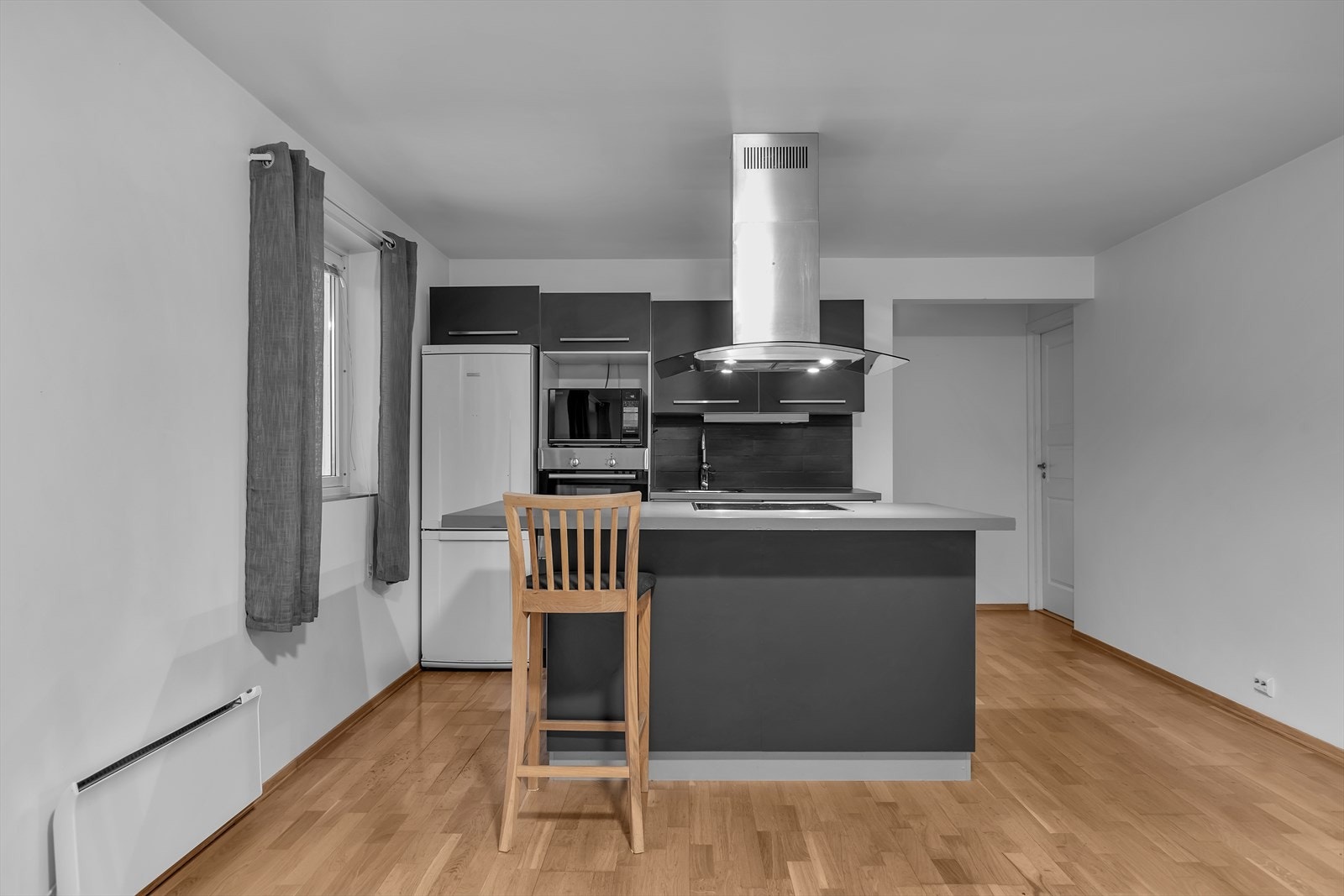 Praktisk kjøkkenøy med barløsning. Galleribilde