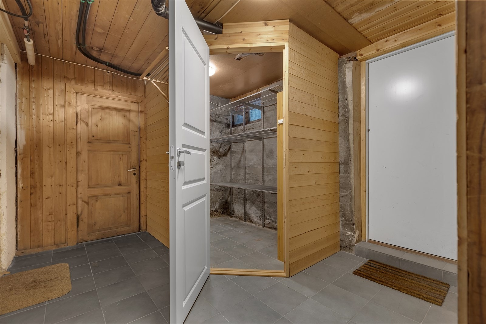 Boder i kjelleren. Galleribilde