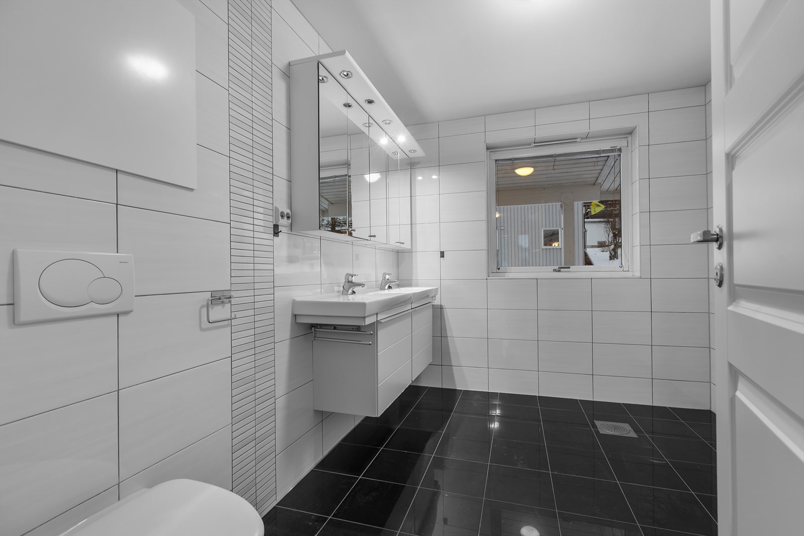 Flislagt bad. Galleribilde