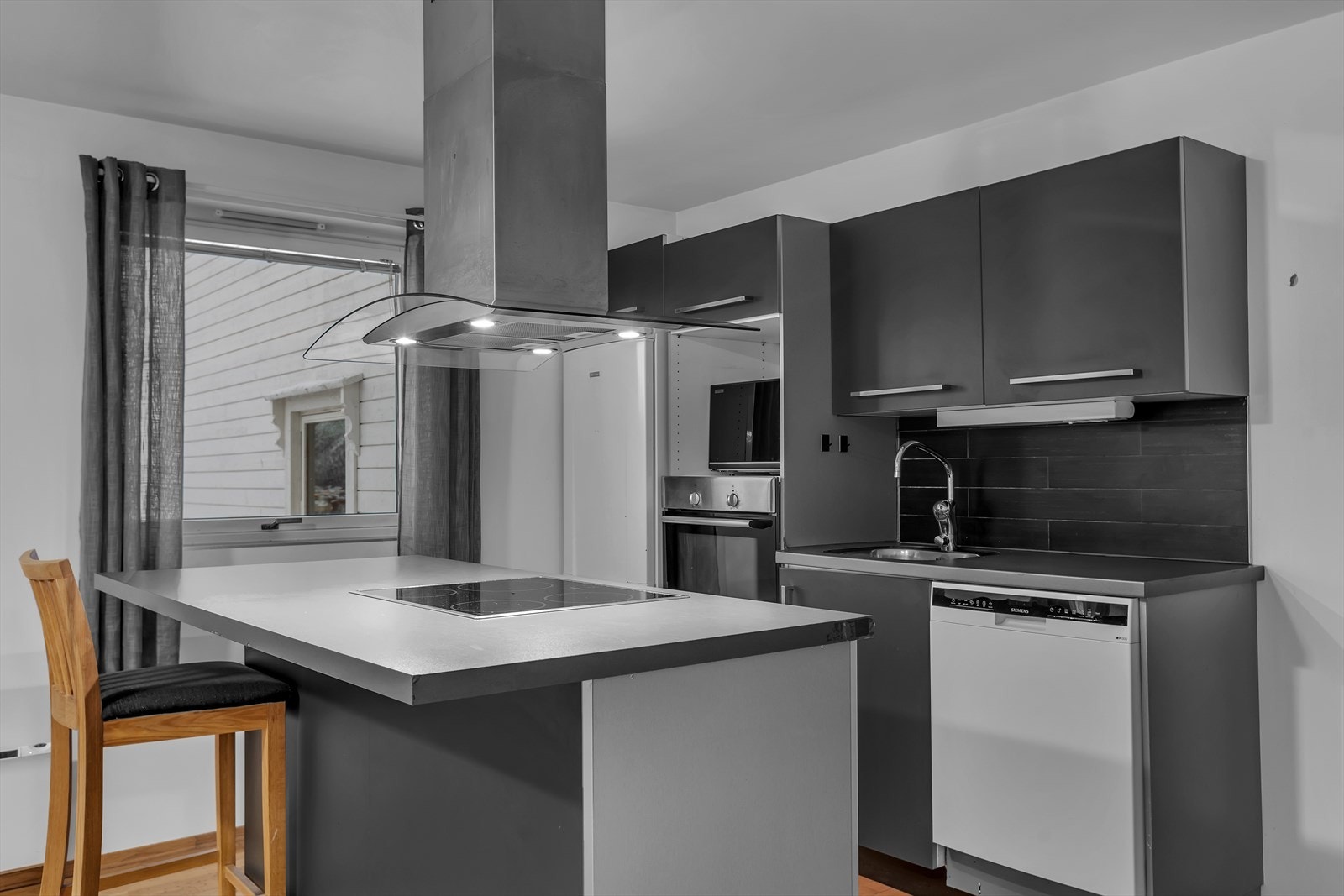 Praktisk innredning med stekeøy og barløsning. Galleribilde