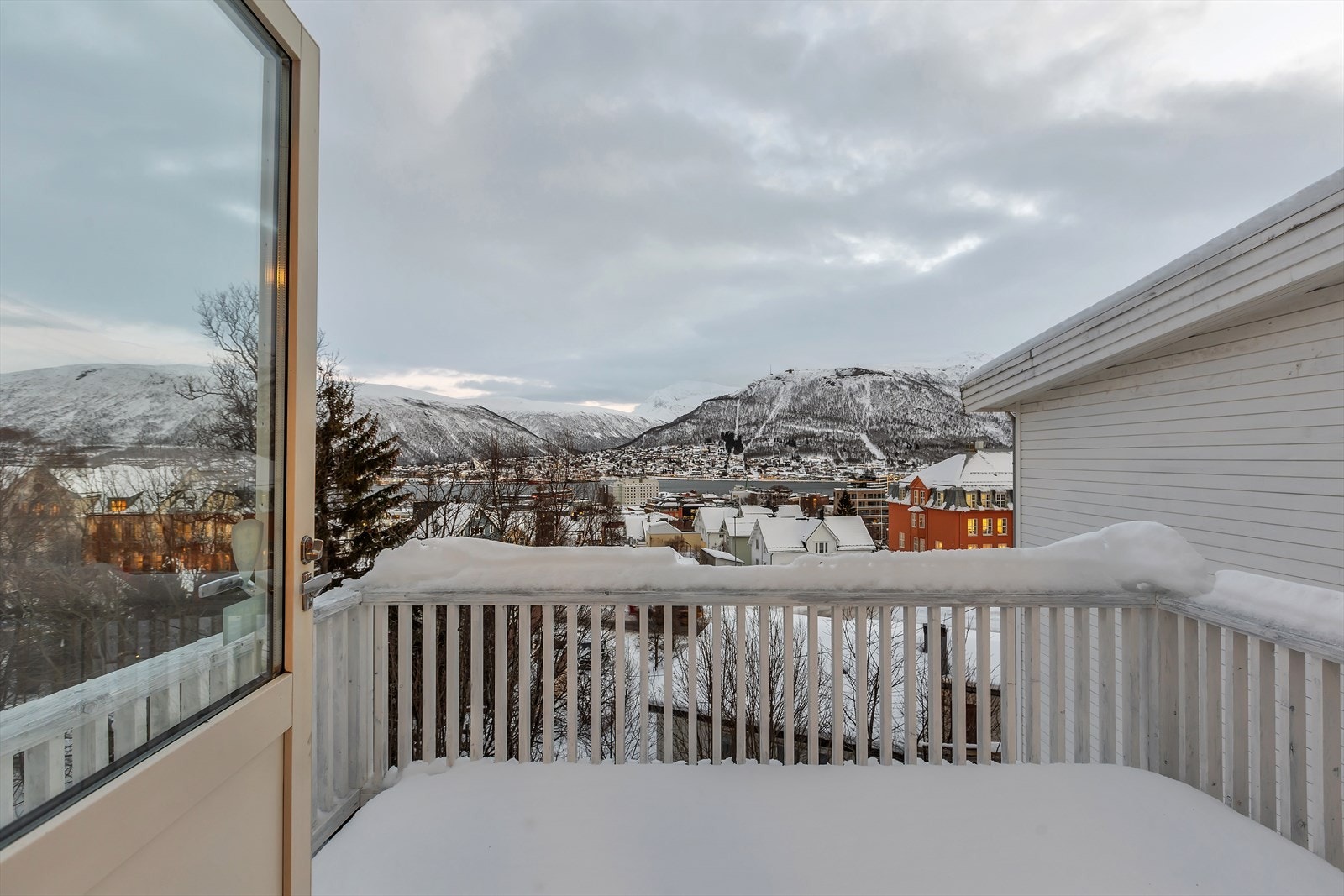 Veranda med fantastisk utsikt mot sentrum. Galleribilde
