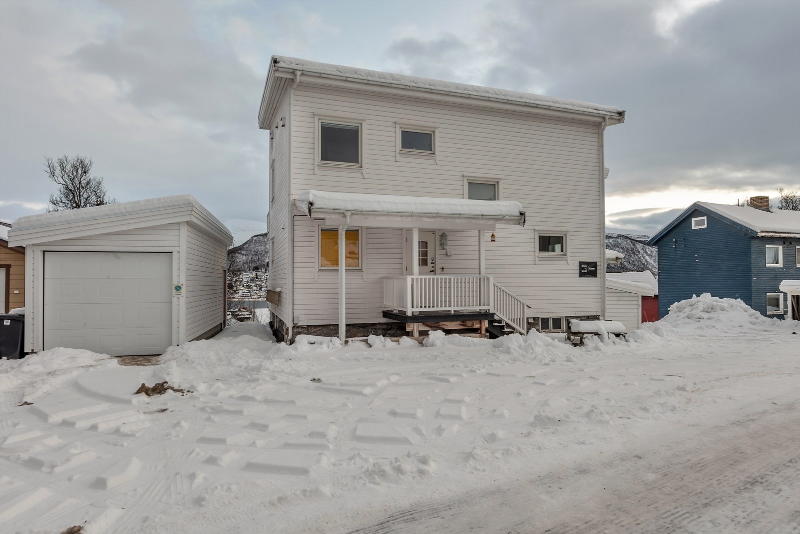 Velkommen til Karl Pettersens gate 25 (nord) - vertikaldelt tomannsbolig i øvre del av sentrum. Galleribilde