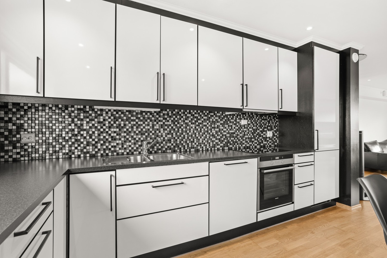 Det er godt med benk- og oppbevaringsplass! Galleribilde