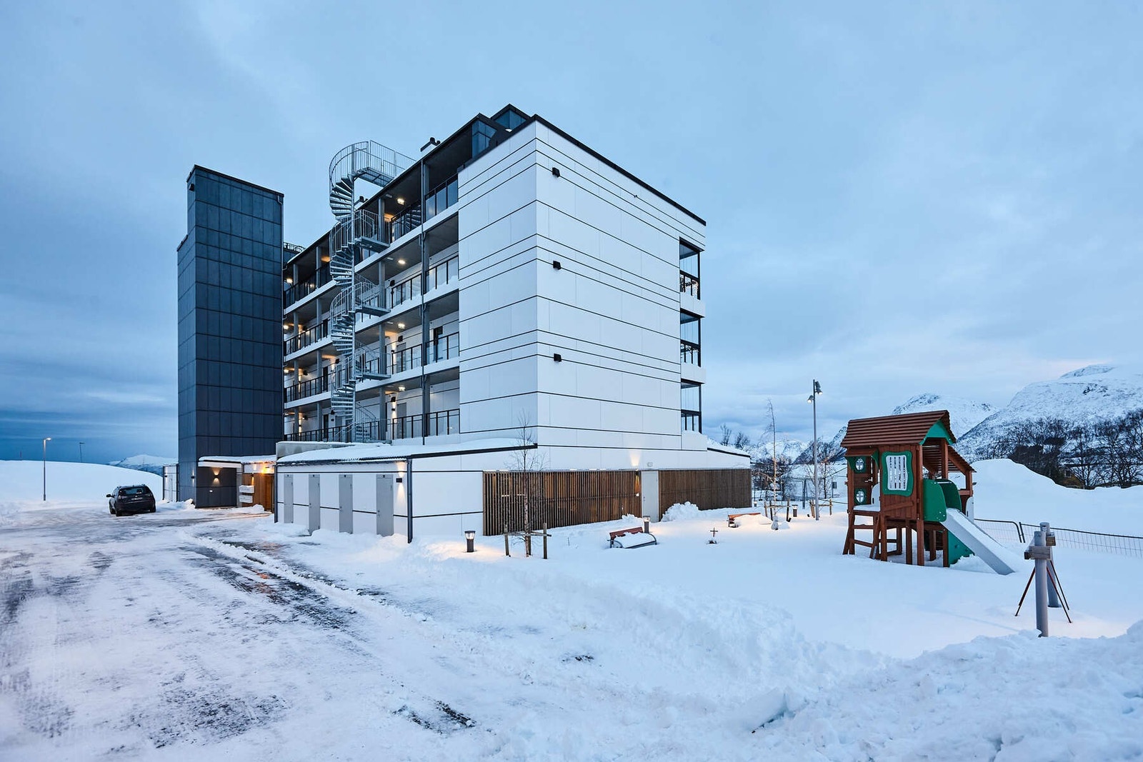 Det medfølger parkeringsplass i felles garasjeanlegg. Galleribilde