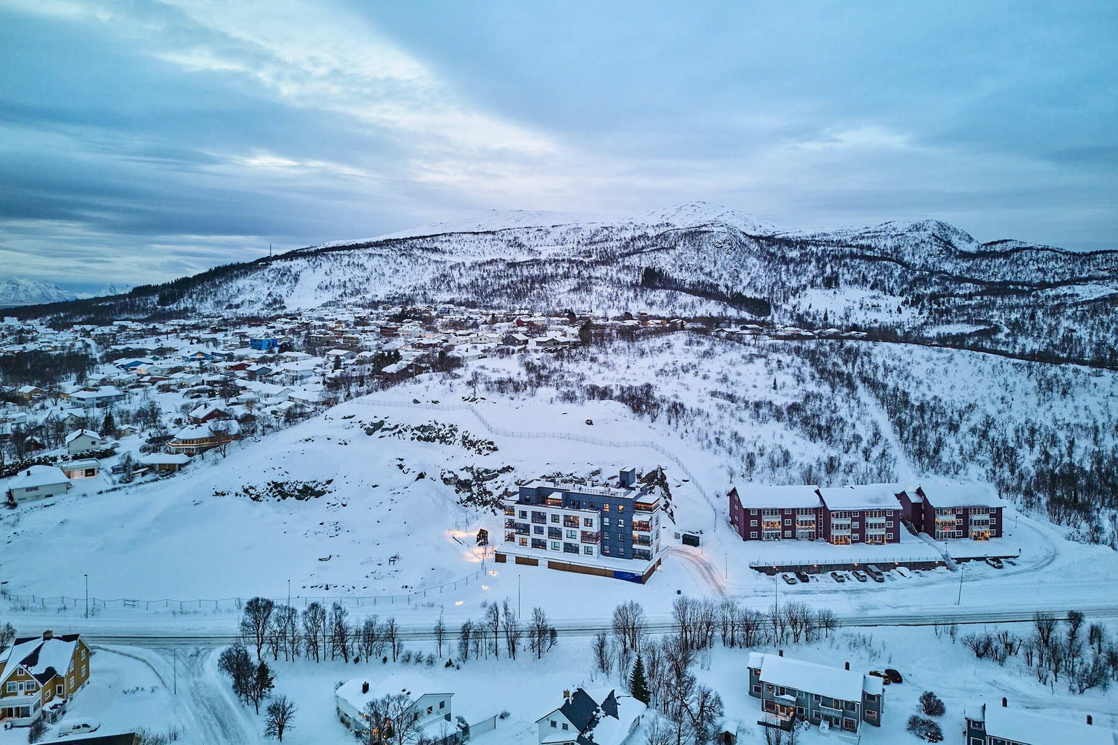 Sentral og attraktiv beliggenhet med nærhet til det meste. Galleribilde