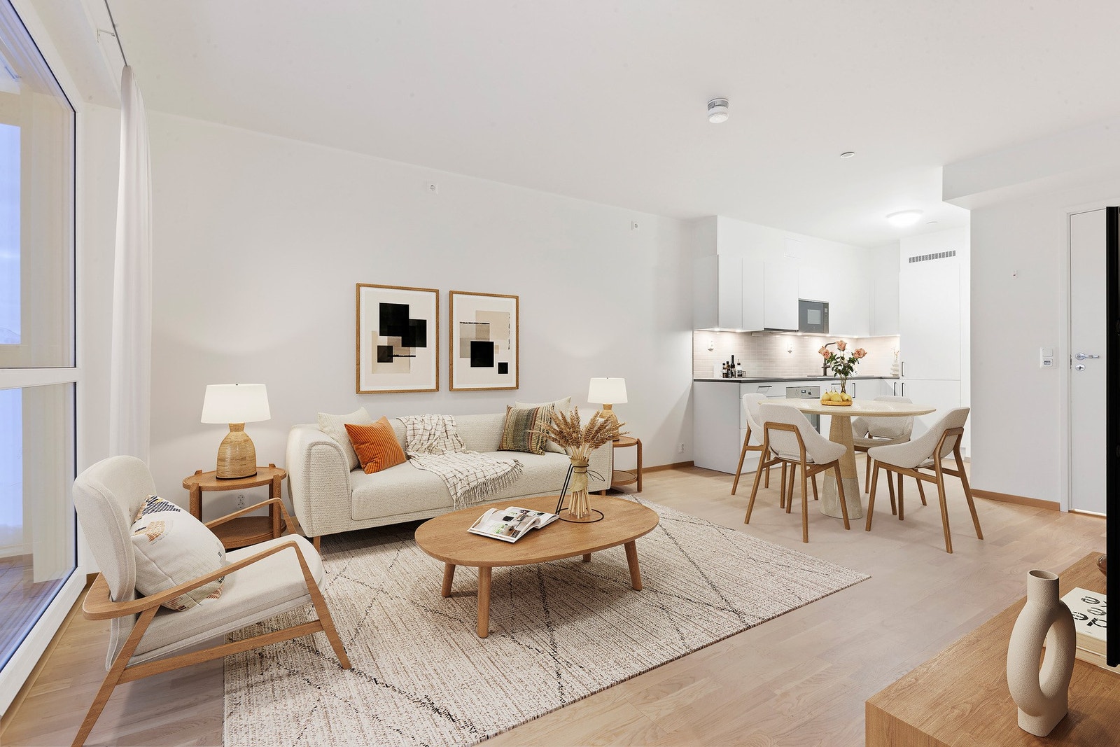 Store vindusflater som gir godt med naturlig lysinnslipp. Galleribilde