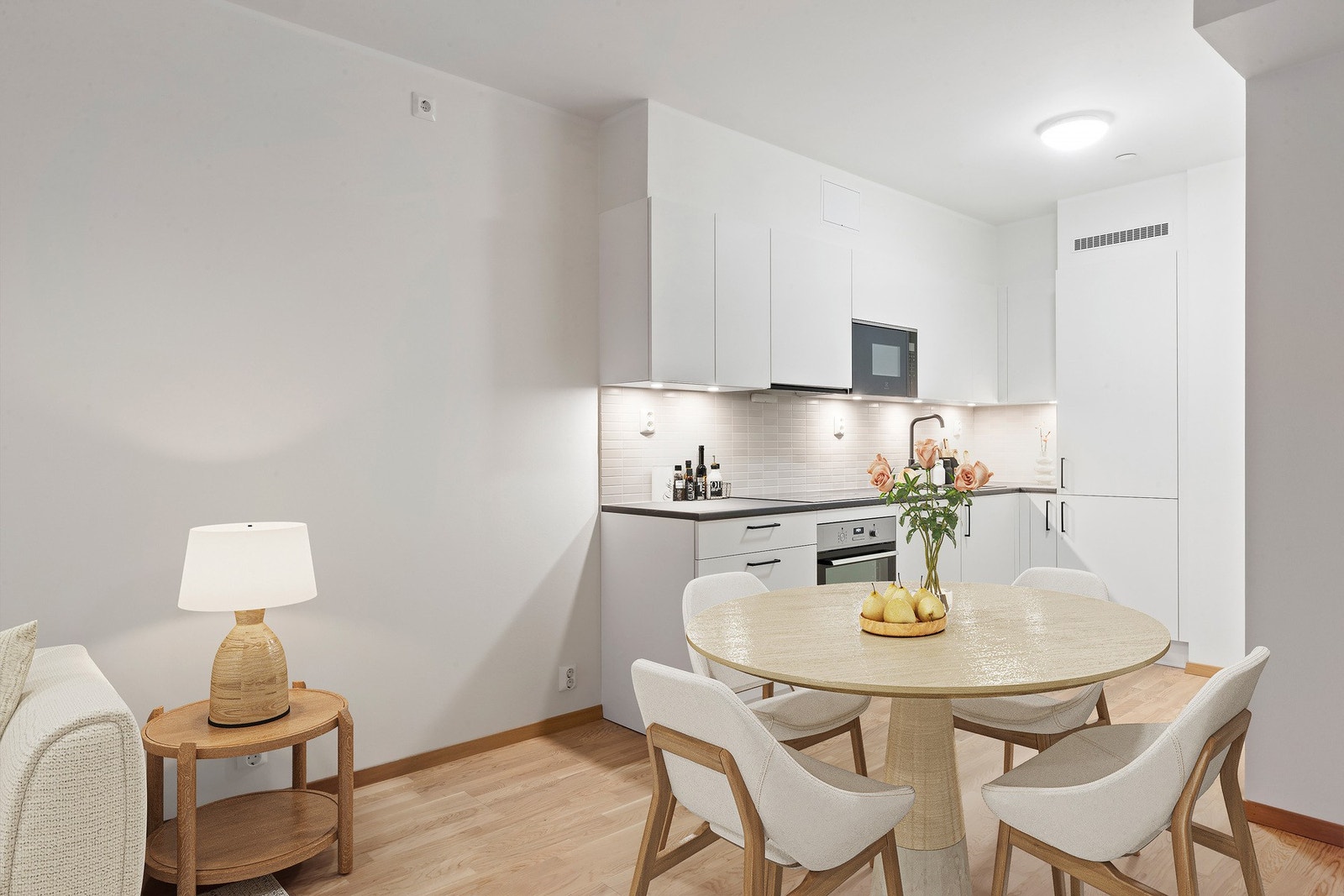 Plass til spiseplass i tilknytning til kjøkken. Galleribilde