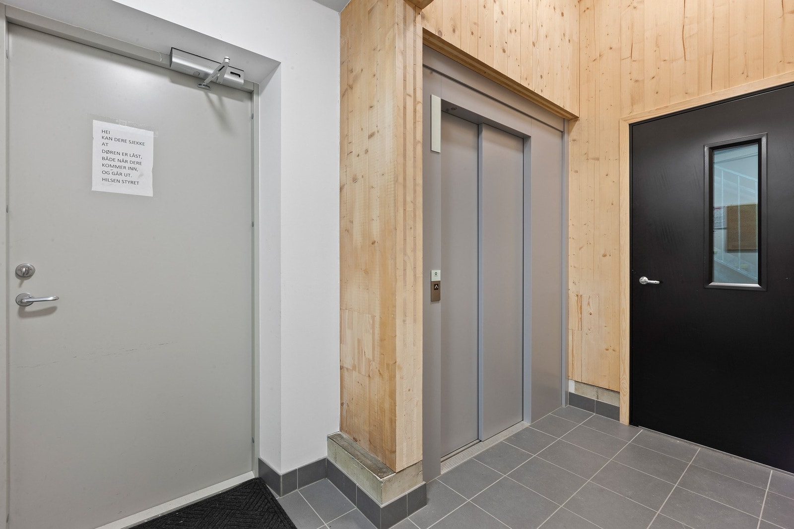 Det er heis i bygget. Galleribilde