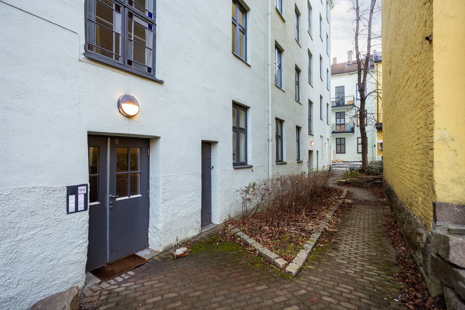 Inngang fra indre gårdsrom. Galleribilde