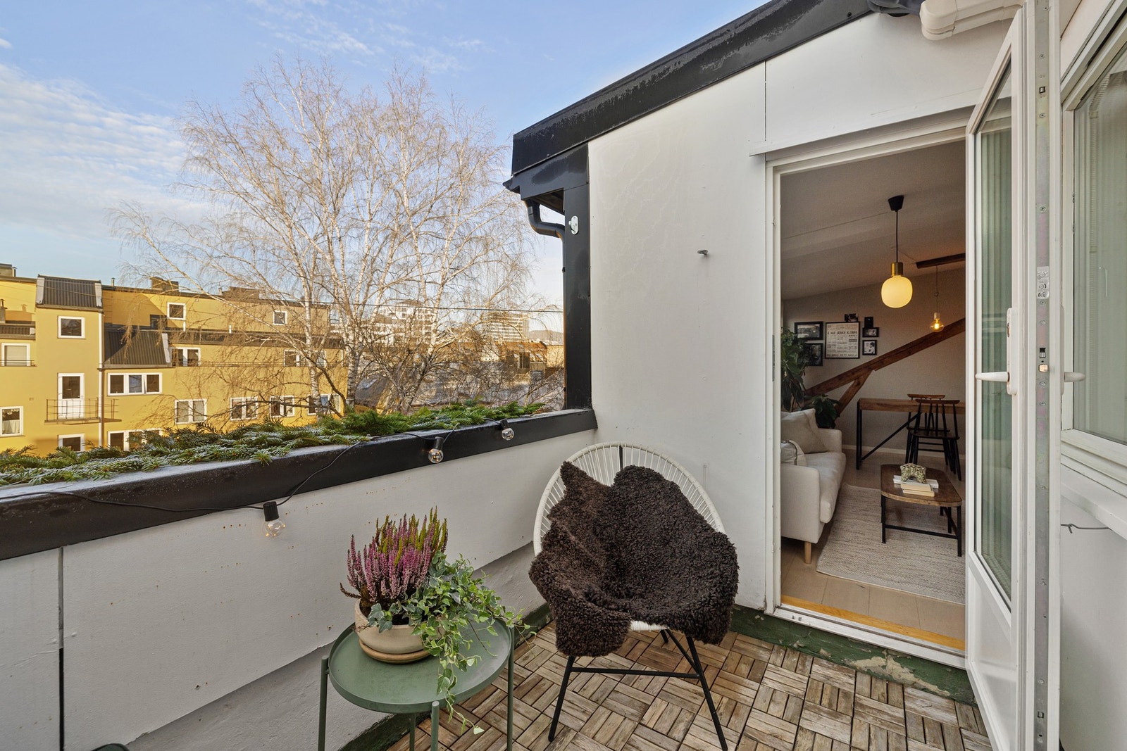 Herlig vestvendt takterrasse på 5m² som gir deg et privat uterom med solrike ettermiddager og kvelder. Galleribilde