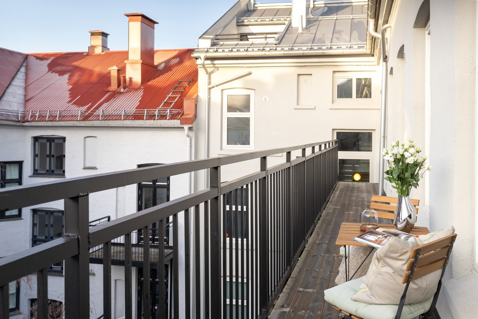 Brannbalkongen vender mot bakgården til sameiet. Galleribilde