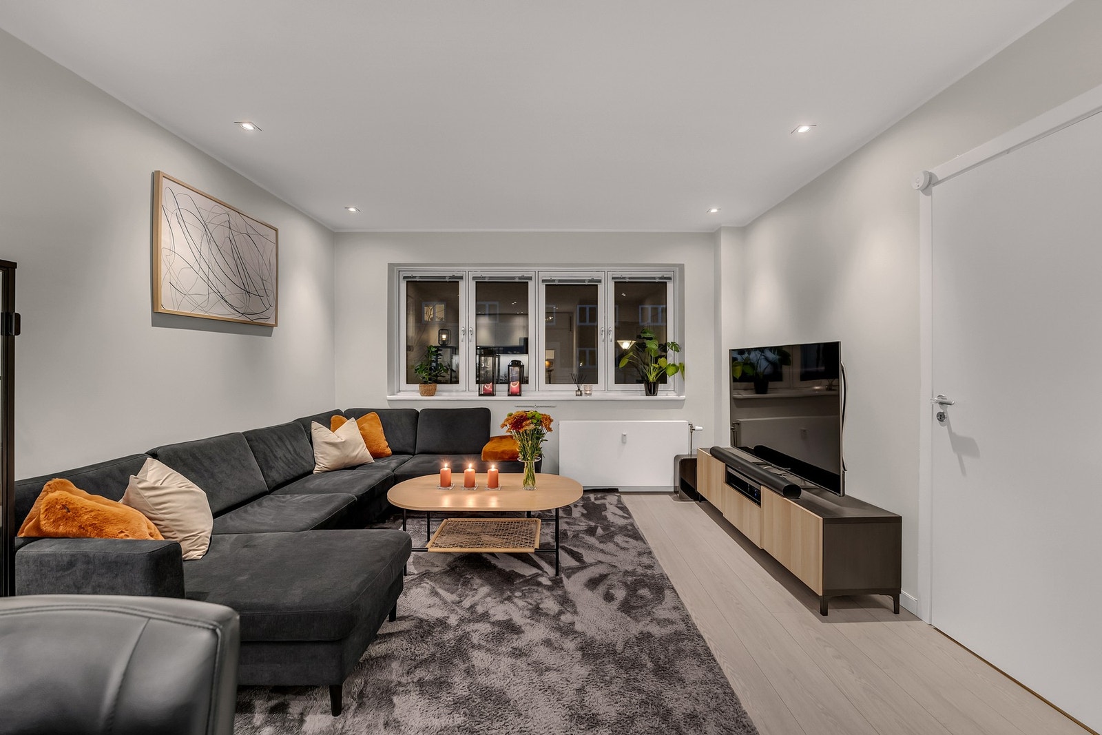 Hele leiligheten vender mot rolig bakgård. Galleribilde