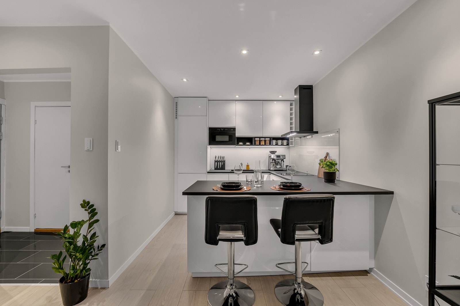 Hyggelig spiseplass ved kjøkken. Galleribilde