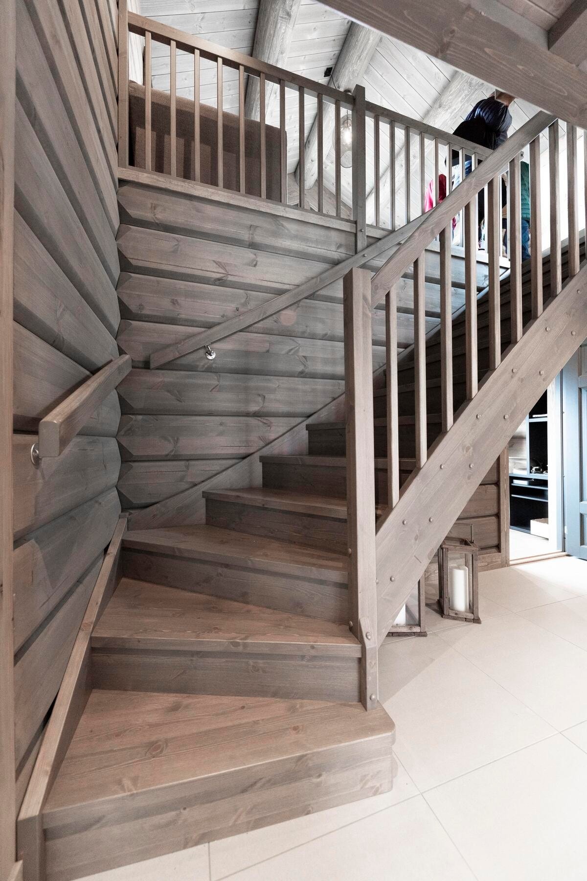 God trapp opp til 2.etg
Foto fra Andor visningshytte på Hellerudsletta Galleribilde