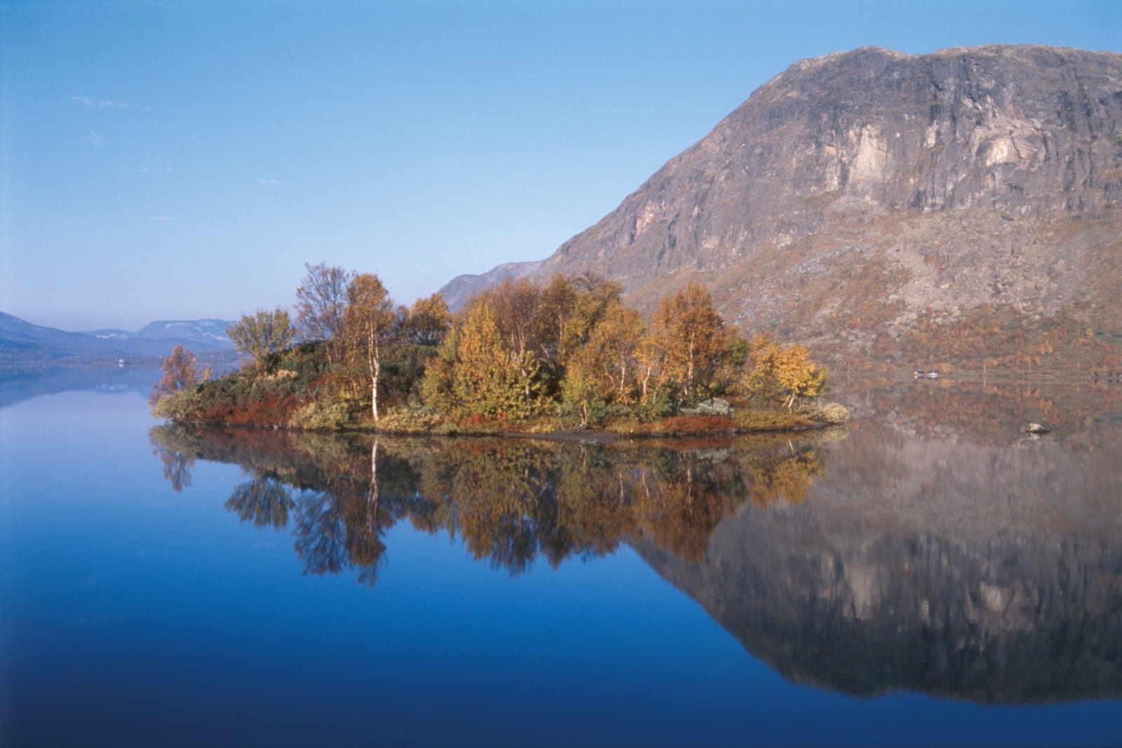 Nydelig på Otrøvatnet med Støgonøse i syninga Galleribilde