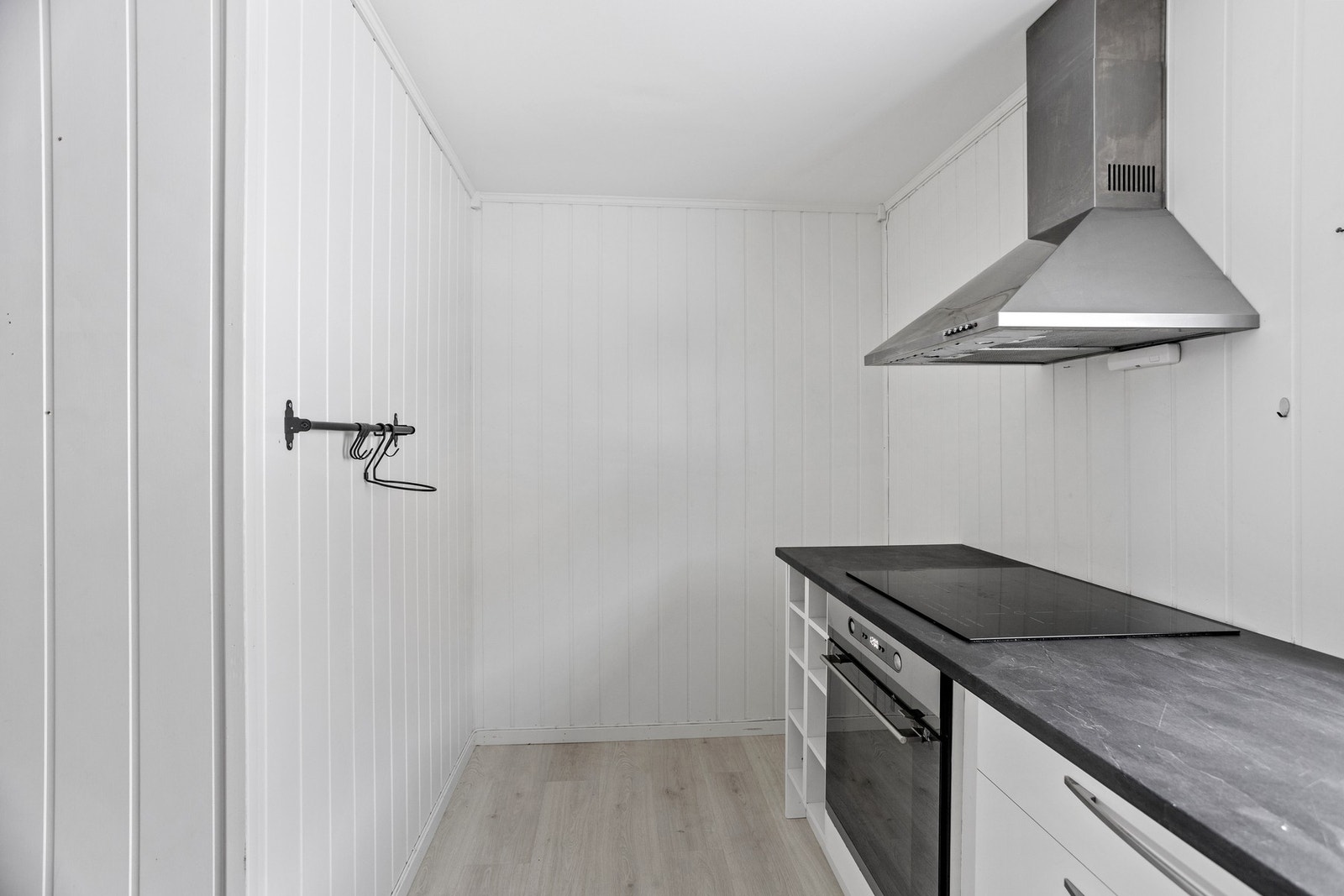 Integrert stekeovn, platetopp og oppvaskmaskin. Galleribilde