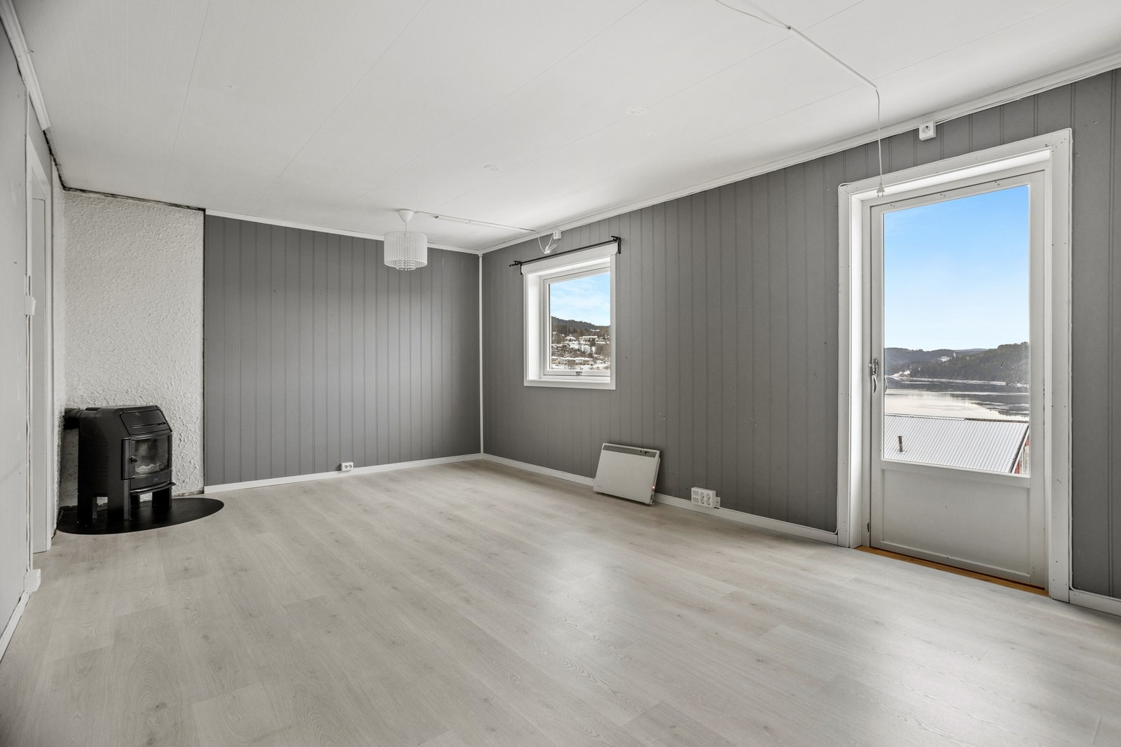 Stue - ca 22 kvm. Utsikt mot fjorden! Galleribilde