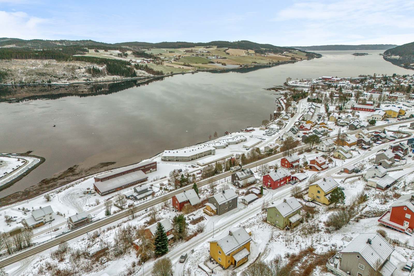 Beliggende i et rolig og barnevennlig område, med gode lys- og utsiktsforhold. Galleribilde