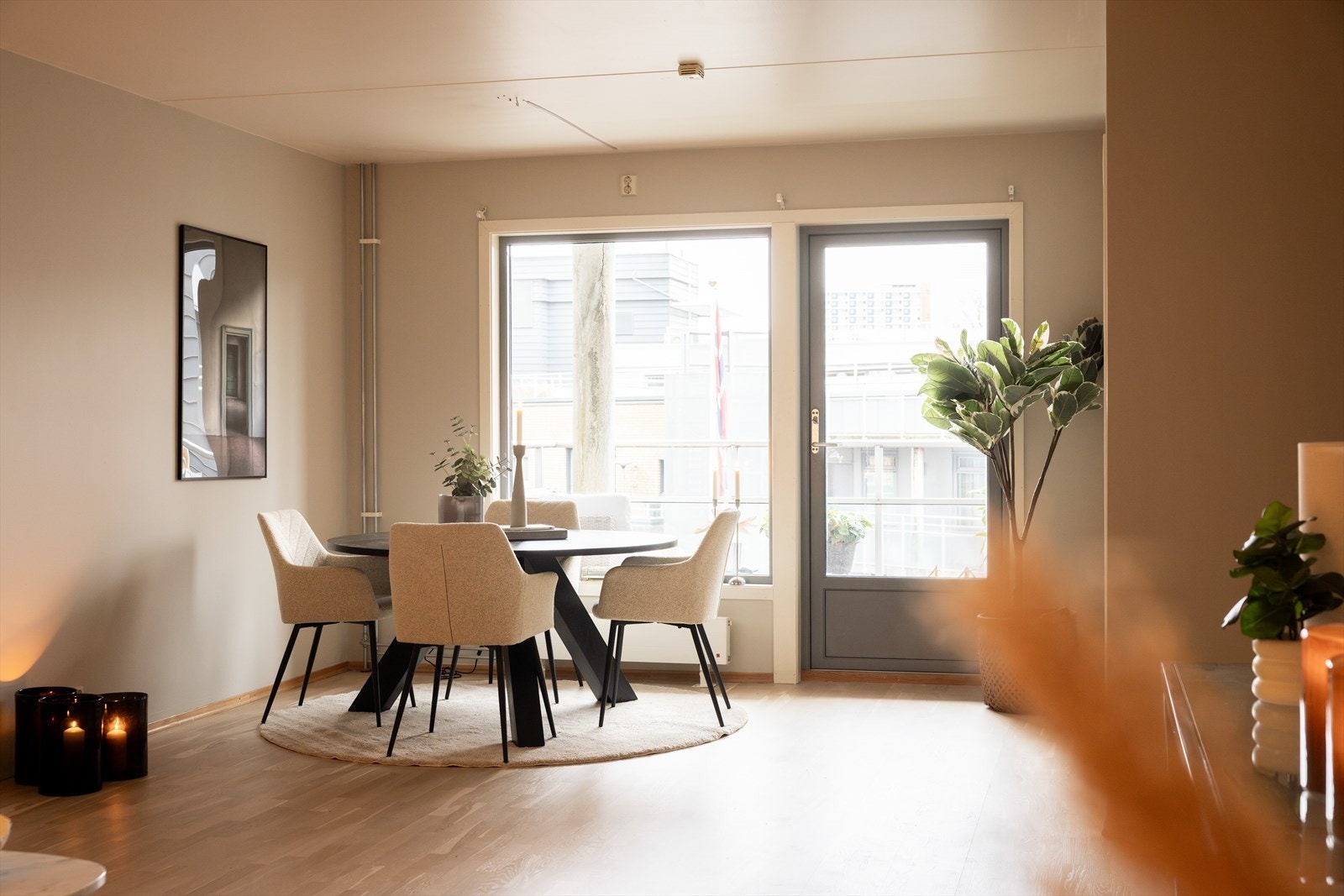 - Leiligheten ligger i et moderne bygg fra 2007 - Galleribilde