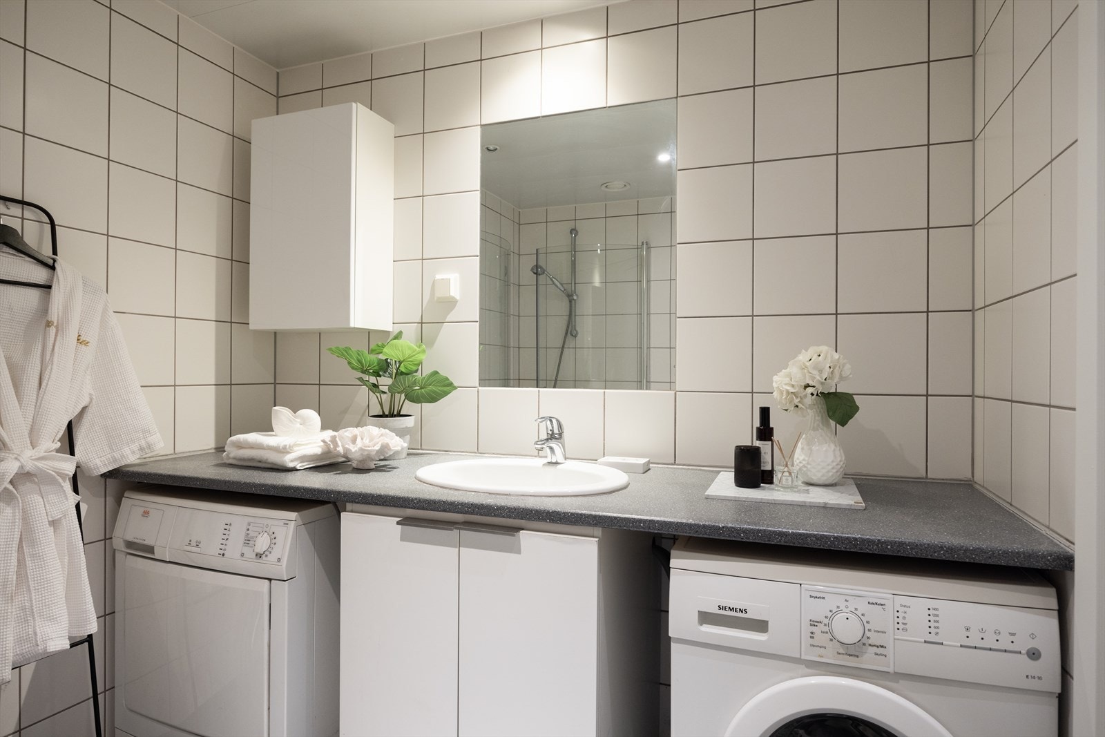 - Opplegg for vaskemaskin og tørketrommel på baderommmet - Galleribilde