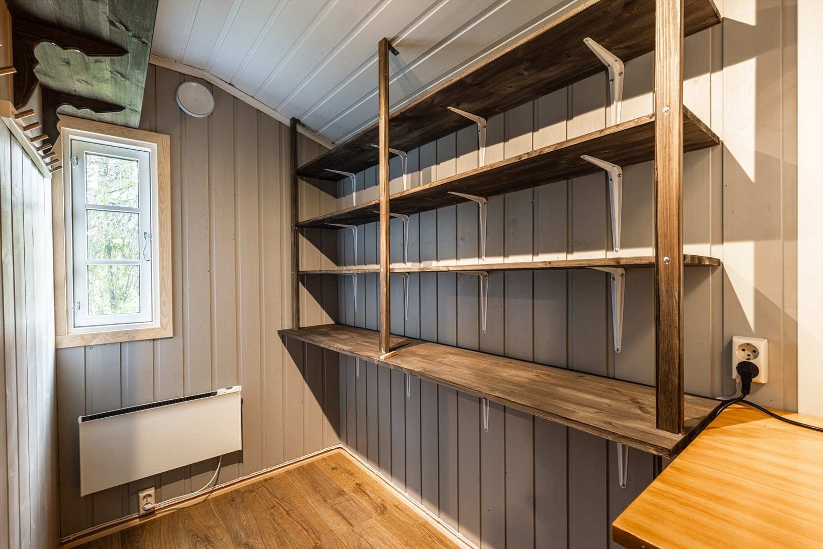 Innvendig bod/teknisk rom. Galleribilde
