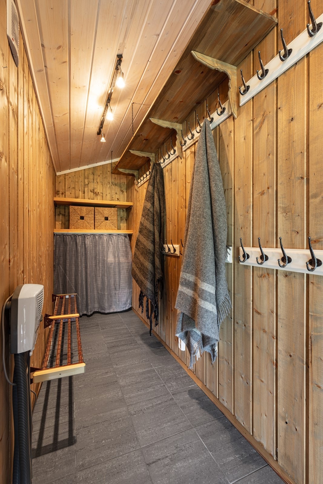 Garderobe. Galleribilde