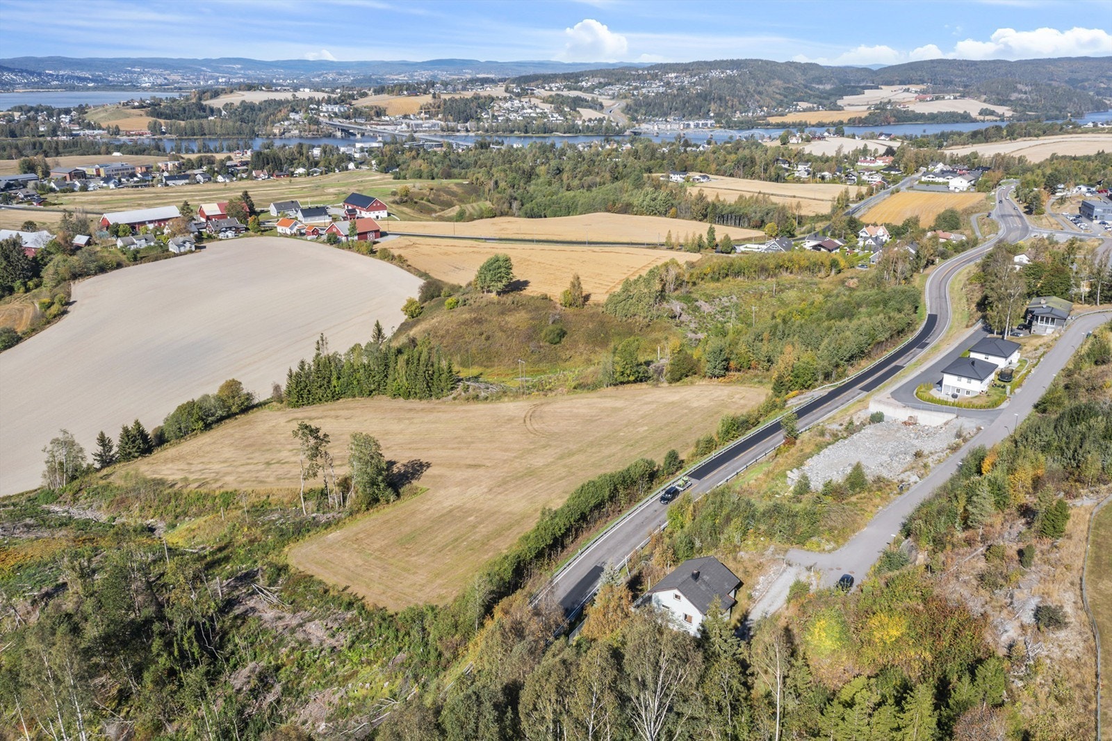 Eiendommen ligger fint til på Løkenåsen Galleribilde