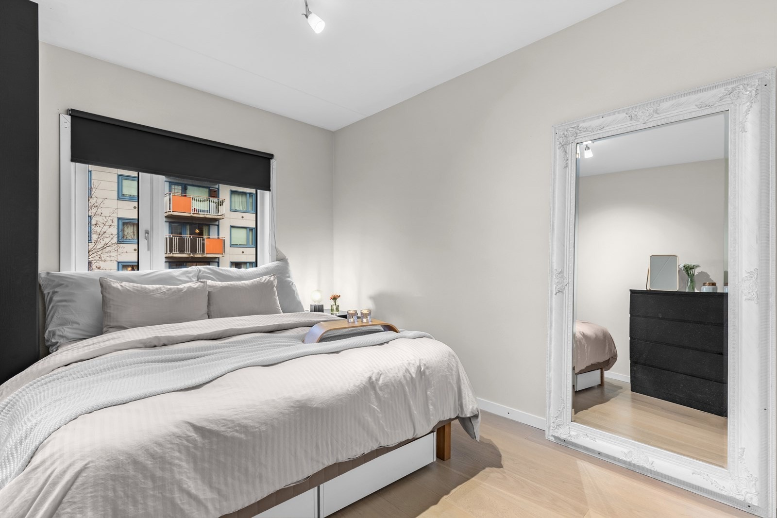 Naturlig lysinnslipp sørger for en behagelig atmosfære som gir energi om morgenen og ro ved solnedgang. Galleribilde