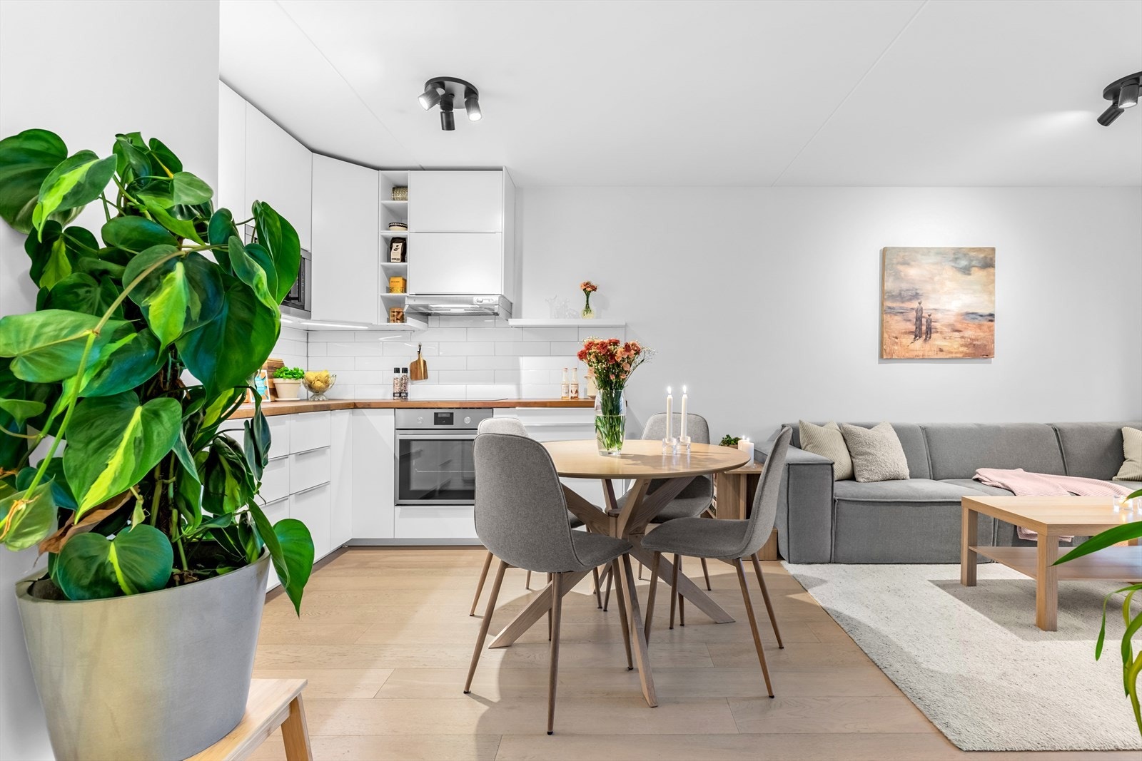 Eiendomsmegler Lindy Helgesen v/Aktiv eiendom har gleden av å presentere denne flotte leiligheten i Sinsenveien 7! Galleribilde