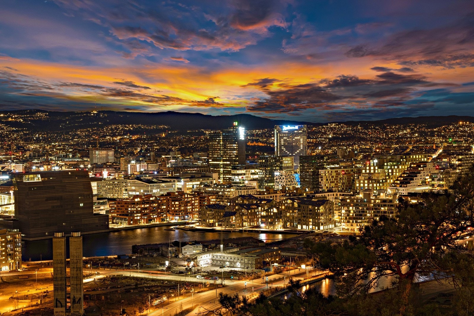 Det er flotte turmuligheter. Tar du turen opp til Ekebergparken kan du nyte en flott utsikt over hele Oslo by. Galleribilde