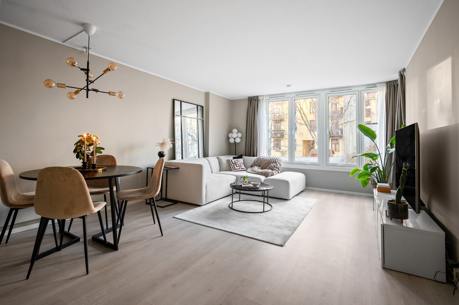 Eiendomsmegler Krogsveen V/Nhut Nam Huynh har gleden av å presentere Borggata 12C Galleribilde