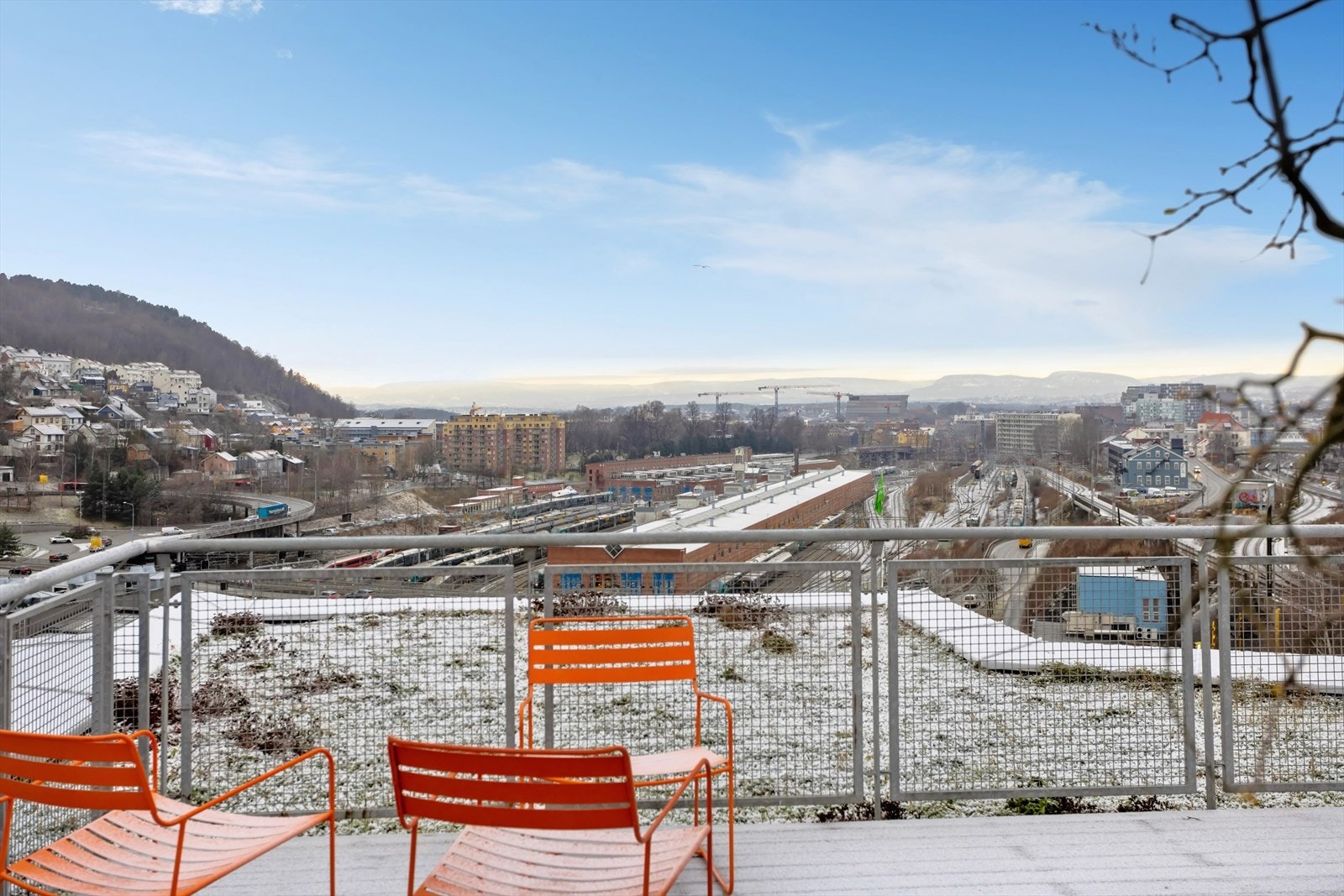 Borettslaget har en nydelig felles takterrasse, med flott utsikt. Galleribilde