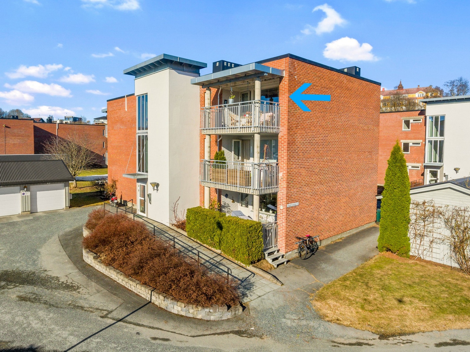 Velkommen til Frydenlundgata 21 presentert av EiendomsMegler 1v/Odd Bremnes. Galleribilde