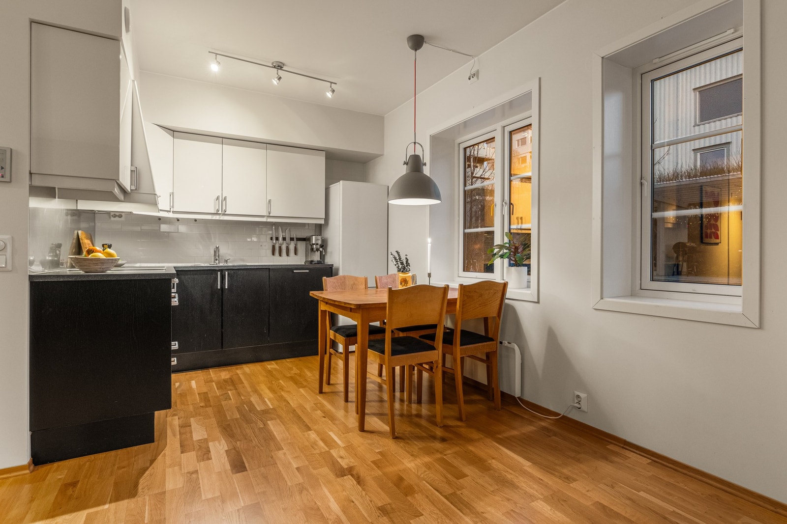 Pent kjøkken fra Sigdal med ny oppvaskmaskin fra 2024 Galleribilde