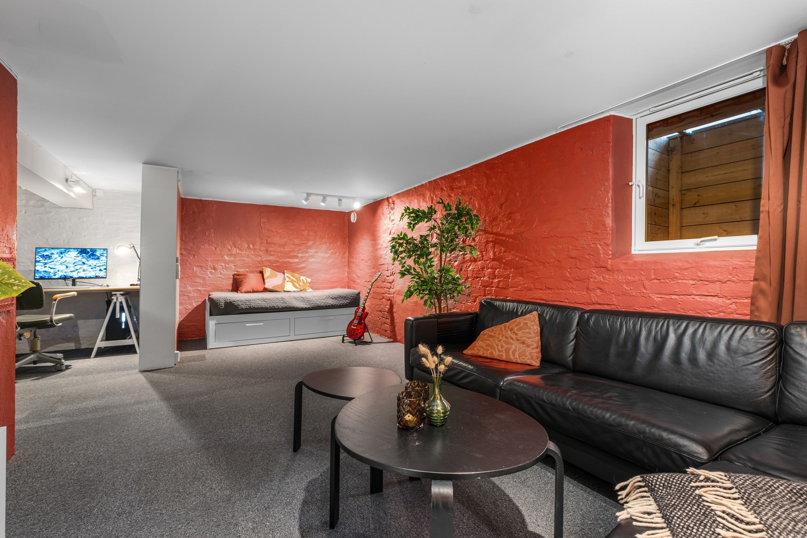 Rom innredet og brukt som kjellerstue/soverom. Det er ikke søkt om bruksendring for rommet. Galleribilde