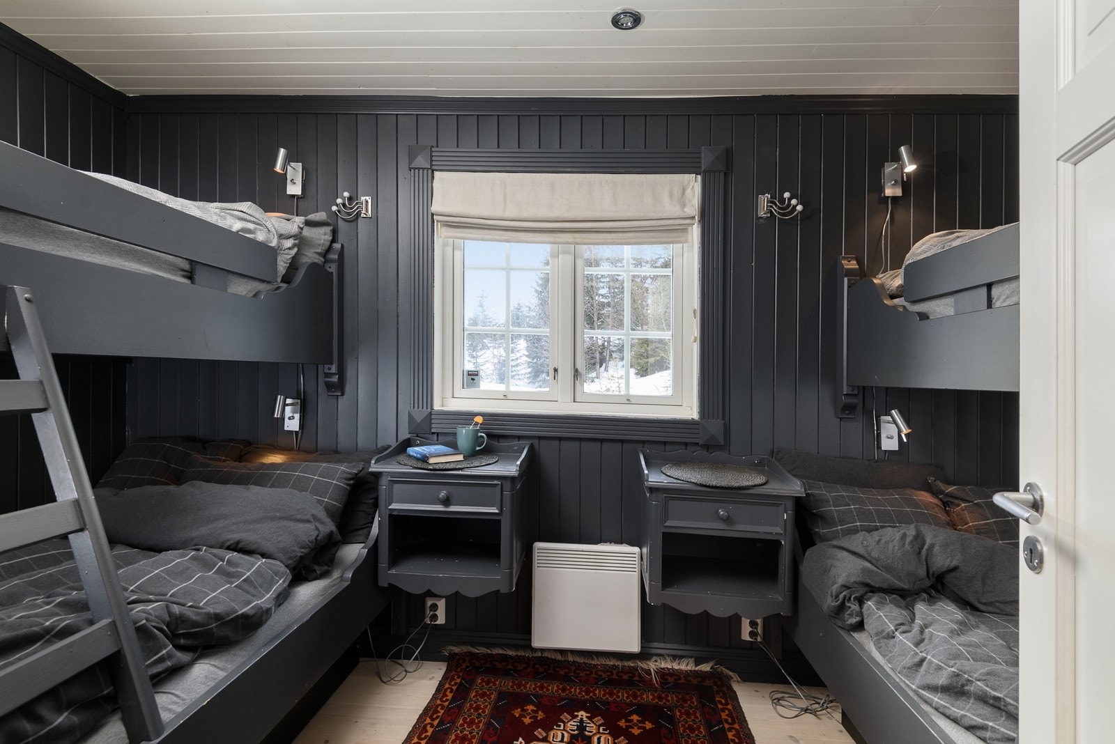 To av soverommene er plassert i første etasje. Galleribilde