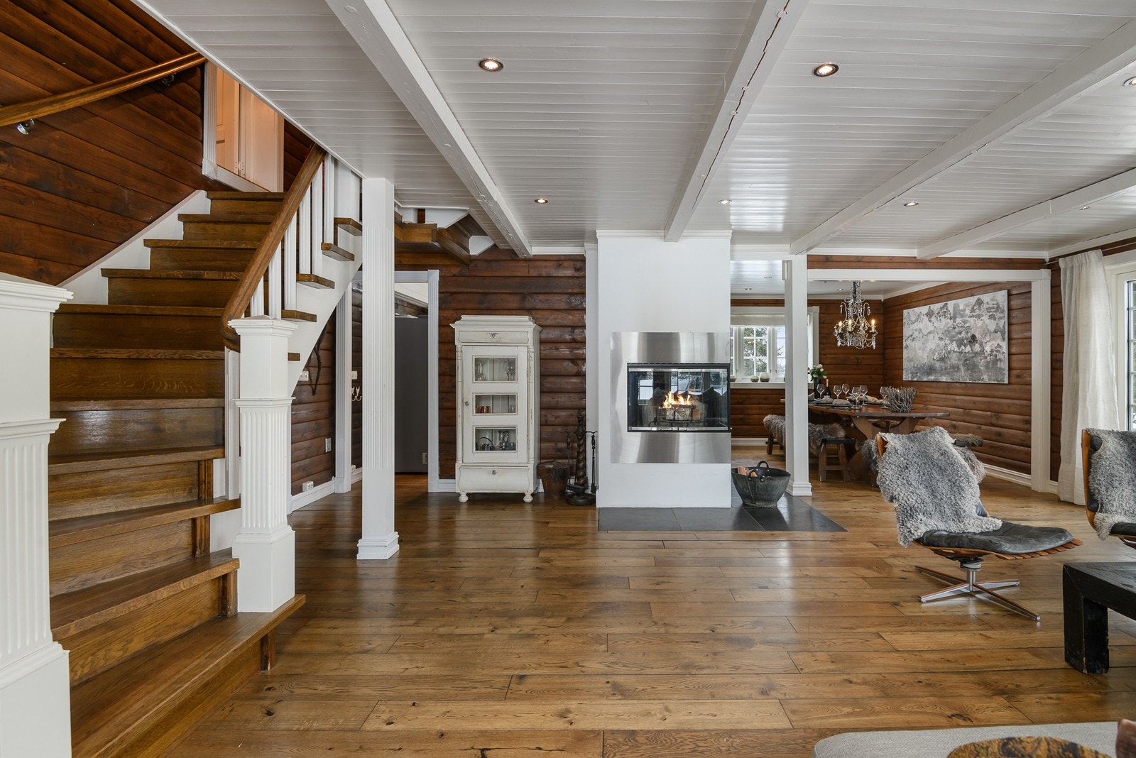 Hyttas 164 kvm BRA-I er fordelt over to plan. Galleribilde