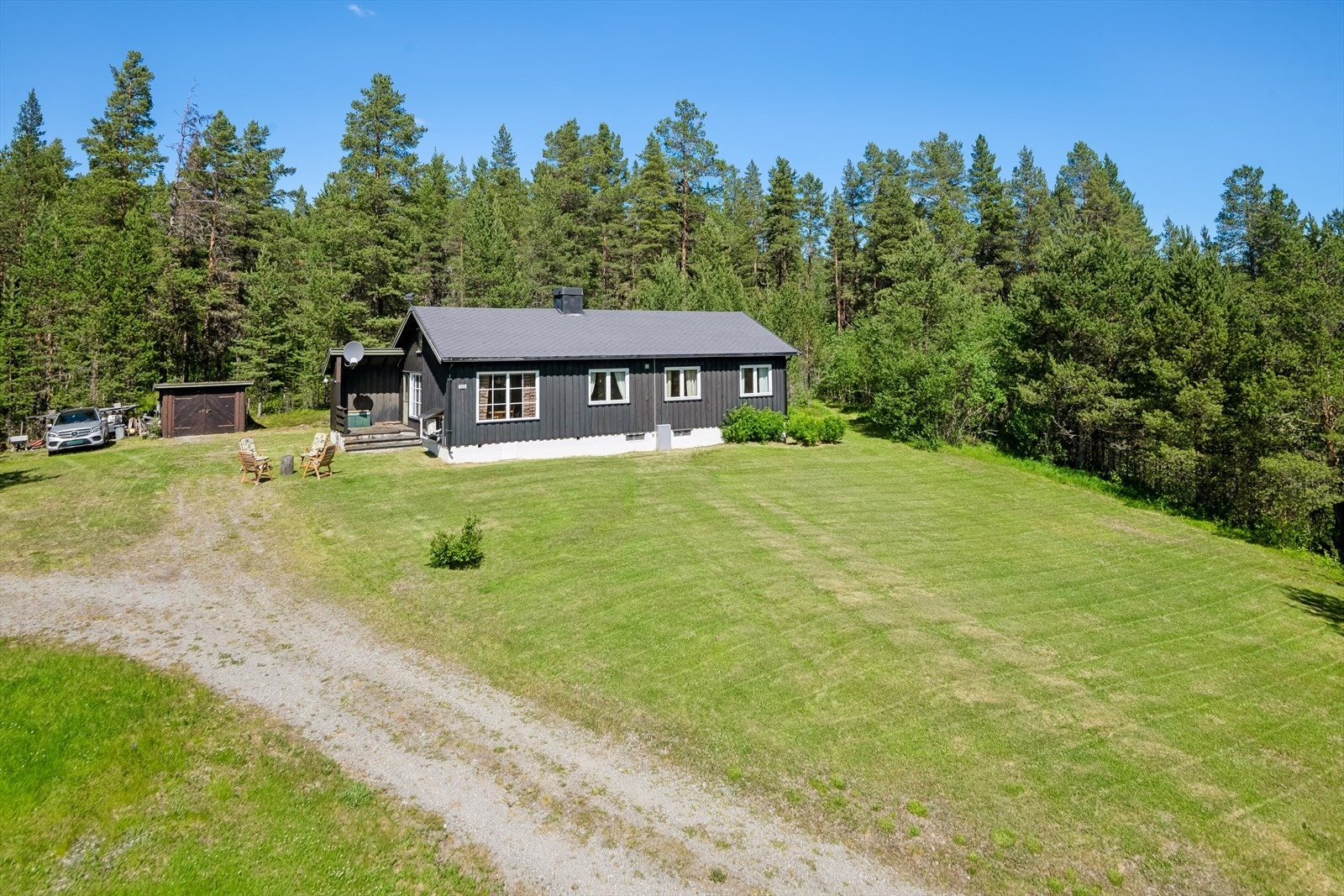 Gode parkeringsmuligheter på egen grunn. Galleribilde