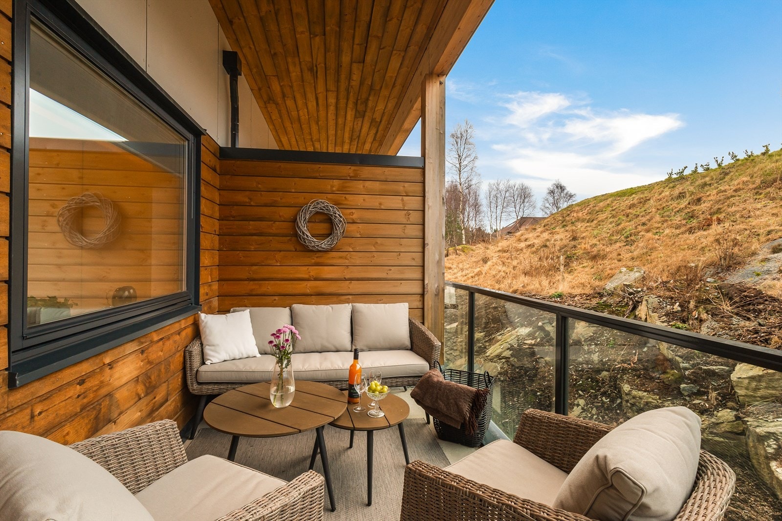 Det er god plass til sittegrupper og øvrig utemøblement. Galleribilde