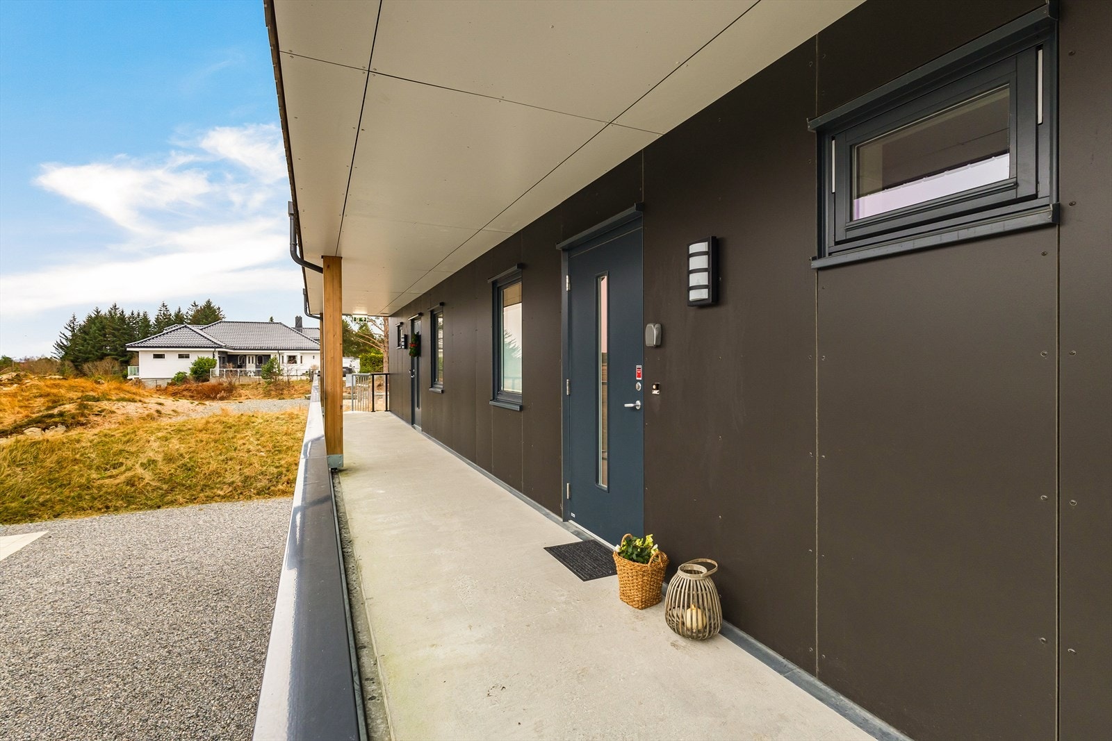 Felles svalgang utenfor leilighetene i byggets 2. etasje. Galleribilde