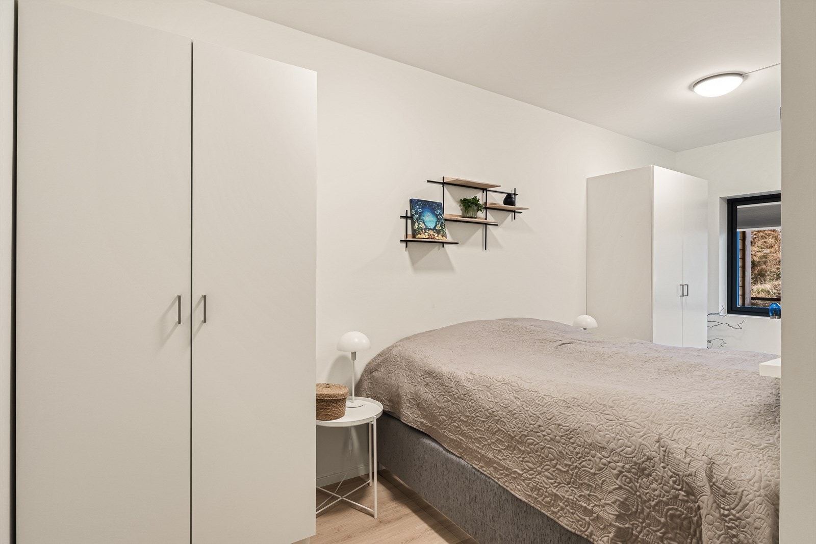 Leiligheten inneholder to lyse og delikate soverom av god størrelse. Galleribilde