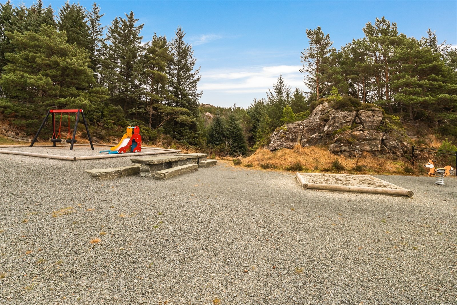 Lekeplass i nabolaget er perfekt for de minste barna. Galleribilde